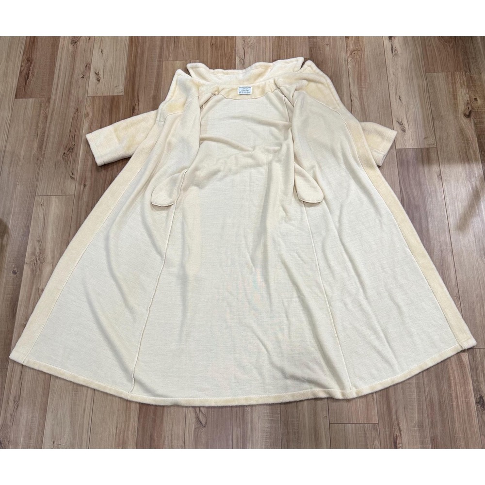Vintage Fuzzy Robe cream colored long sleeve Plush belted housecoat with pockets - Picture 6 of 9
